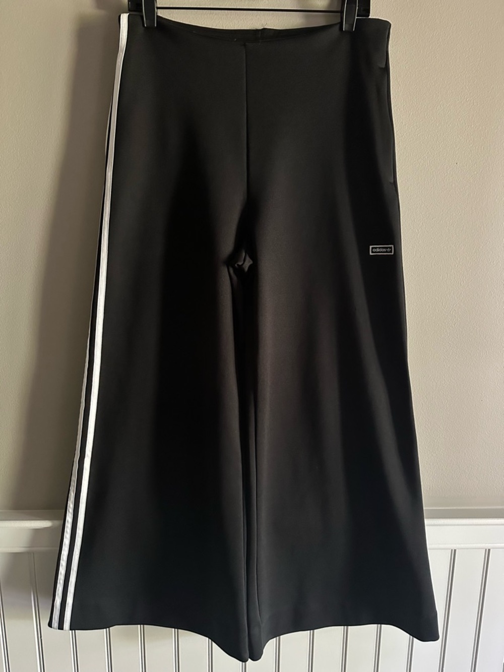 Adidas Originals; pants; 3 stripes; L; excellent condition (like new).